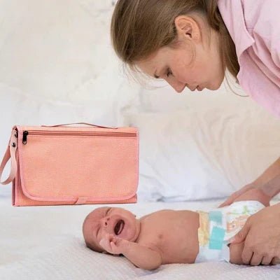 Couche Culotte - DiaperChangingPad™ - Rose - Collection Bébé Plume