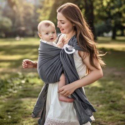 écharpe de portage bébé gris anthracite maman en nature
